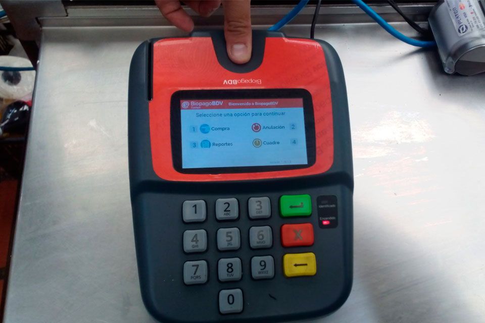 ร้านค้าต่าง ๆ ในเวเนซุเอลา มองว่าเหรียญ Petro ของประเทศตนเป็น Scam