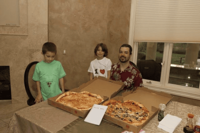 Bitcoin Pizza Day - วันที่มีคนจ่ายเงินซื้อพิซซ่าที่แพงที่สุดในโลกด้วยราคา 10,000 BTC (2,800 ล้านบาท)
