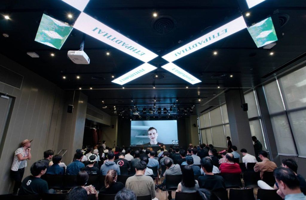 EthPadThai Songkran: A Gateway to Devcon ผู้เข้าร่วมคึกคักกว่า 200 ท่าน พร้อม Vitalik Buterin ปรากฎตัวผ่านทางออนไลน์ เชื่อไทยพร้อมผลักดันการพัฒนาบล็อกเชนในประเทศ