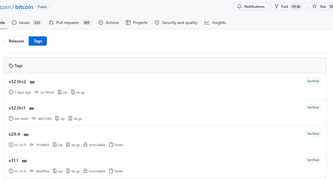 หน้ารายการรุ่นของคลังโค้ด bitcoin/bitcoin บน GitHub