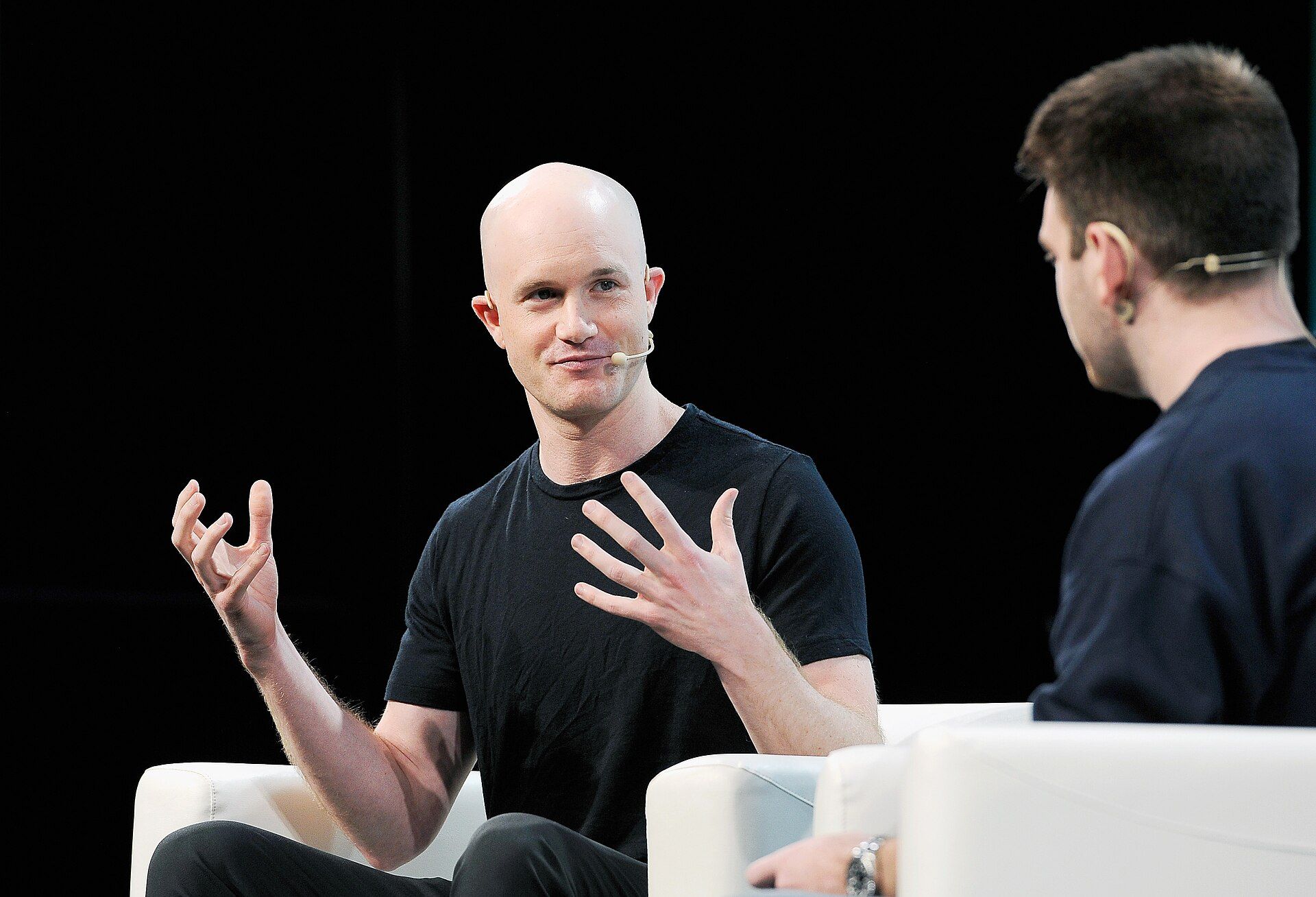 Brian Armstrong ระหว่างสัมภาษณ์บนเวที TechCrunch Disrupt 2018