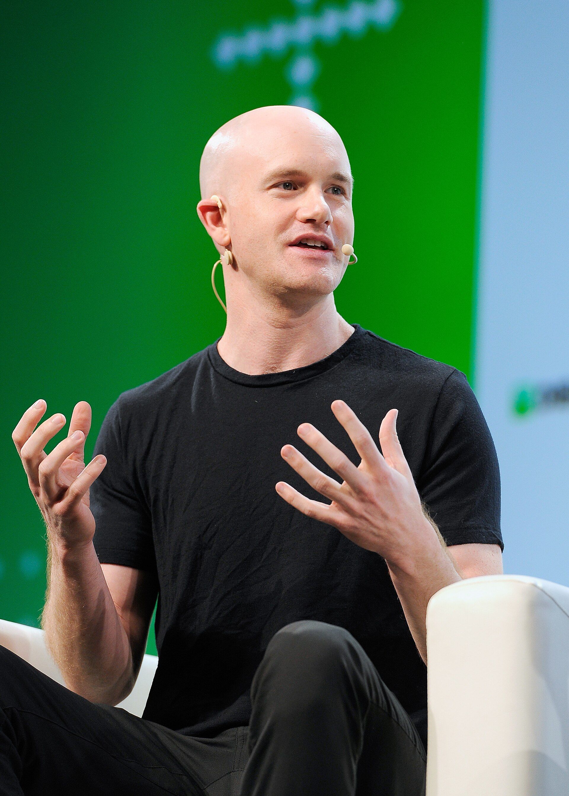 Brian Armstrong ซีอีโอ Coinbase บนเวที TechCrunch Disrupt 2018