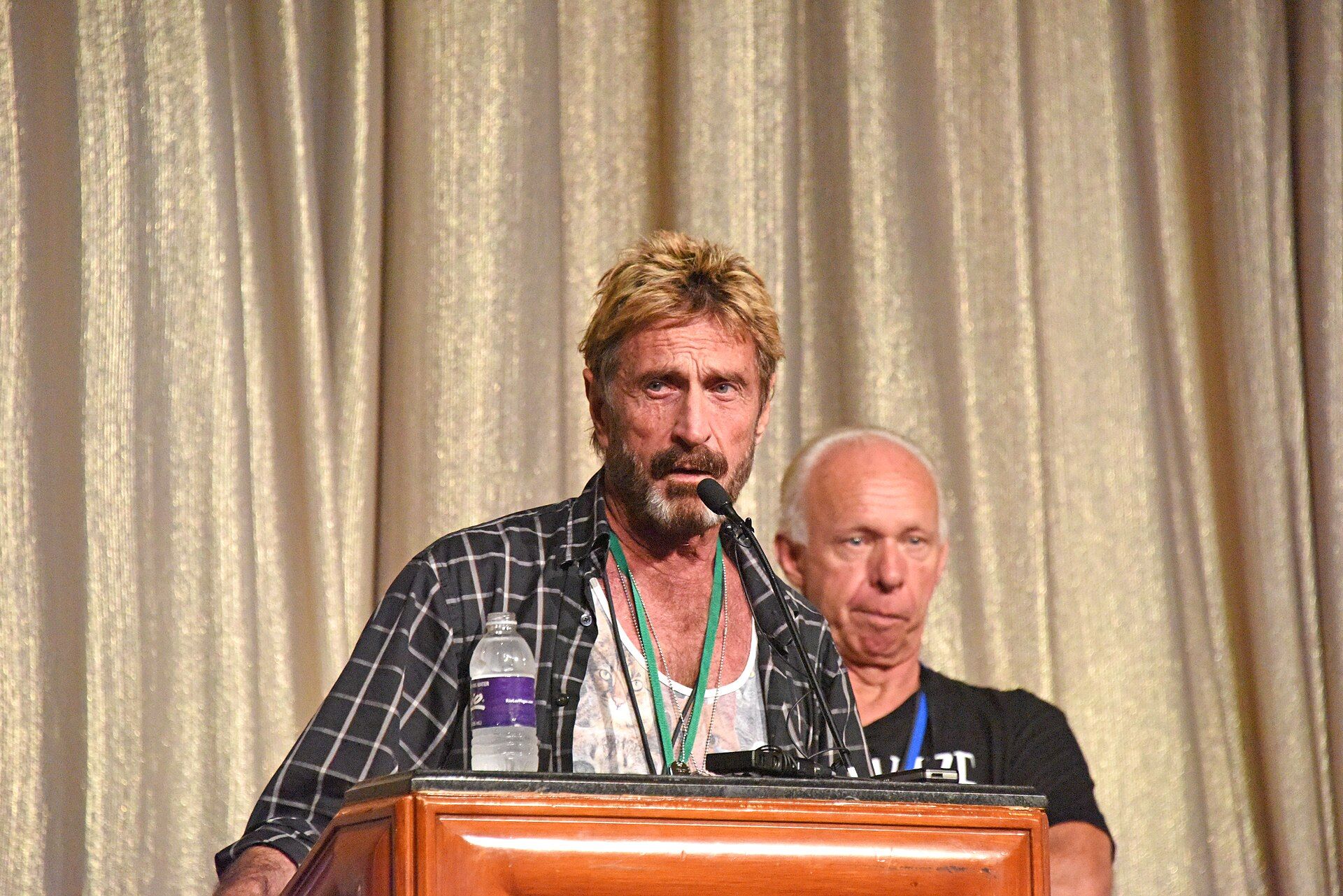 John McAfee ขึ้นพูดที่งาน Def Con ปี 2014