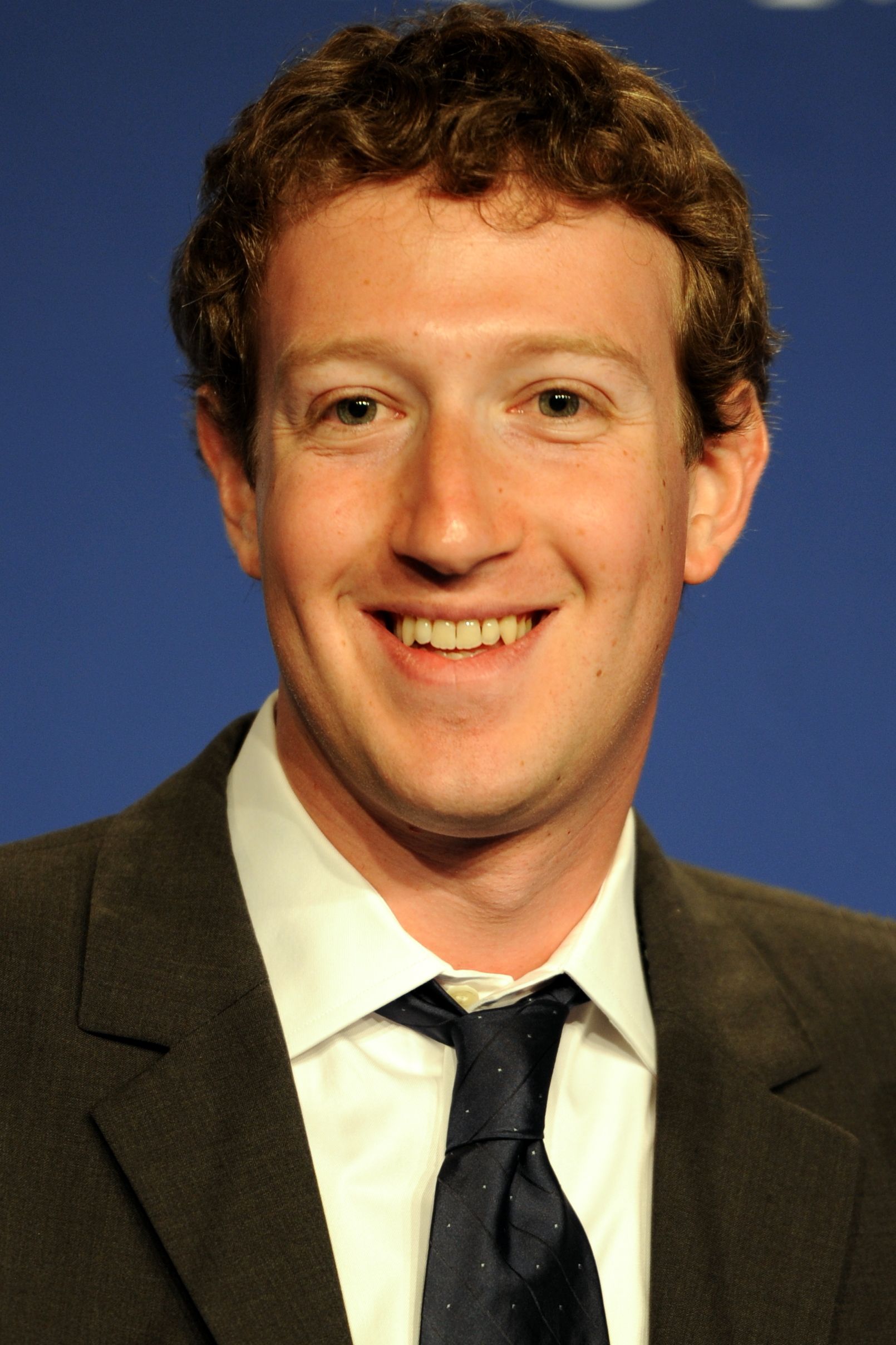 Mark Zuckerberg ในงานแถลงข่าว e-G8 ระหว่างการประชุม G8 ที่ Deauville ประเทศฝรั่งเศส ปี 2011
