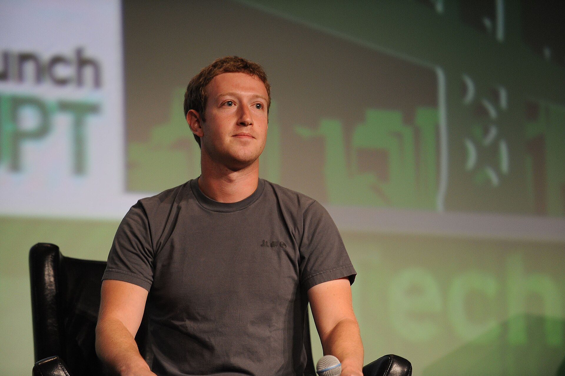 Mark Zuckerberg ขึ้นพูดในงาน TechCrunch Disrupt ที่ซานฟรานซิสโก กันยายน 2012