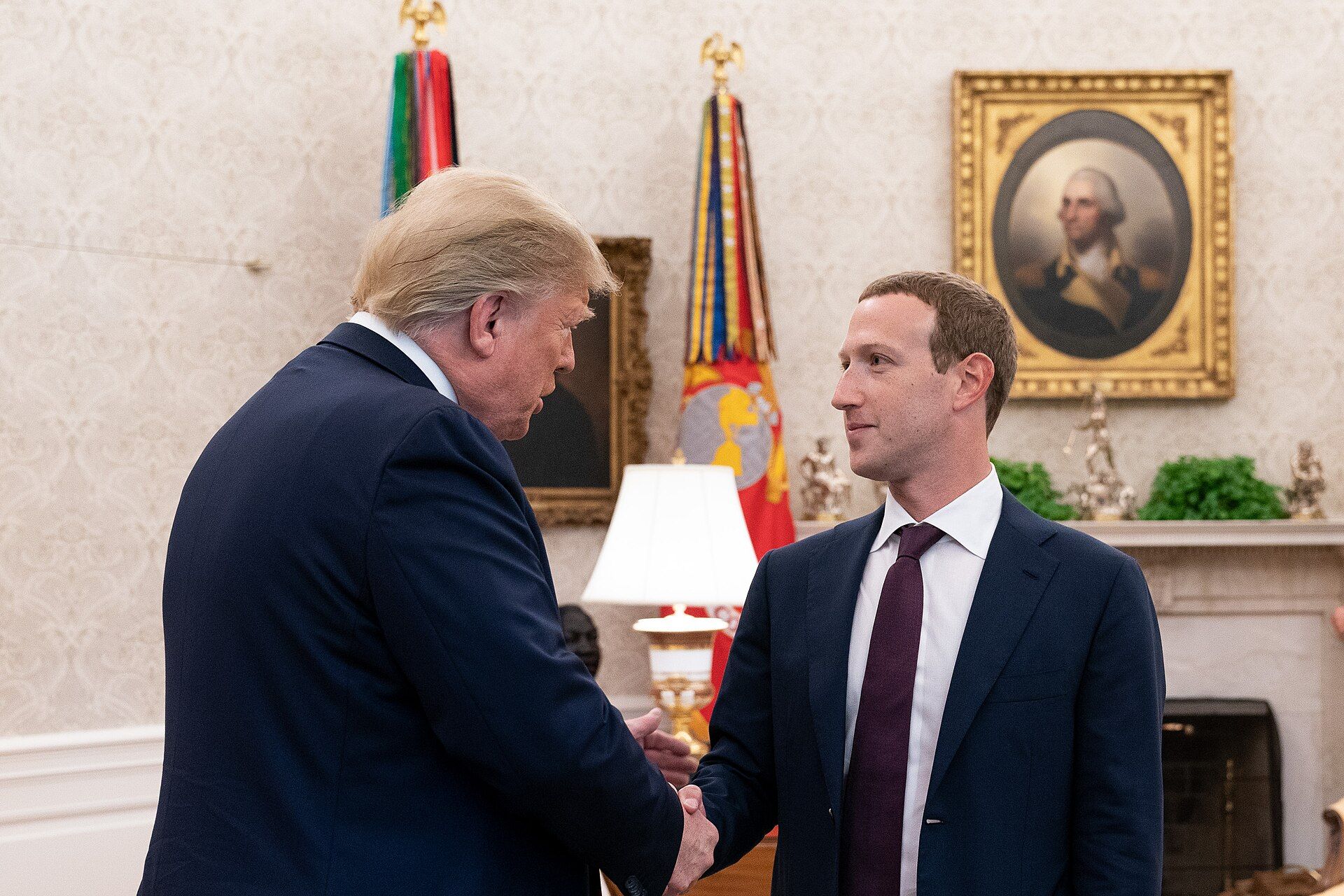 ประธานาธิบดี Donald Trump พบ Mark Zuckerberg ที่ห้องทำงานรูปไข่ ทำเนียบขาว กันยายน 2019