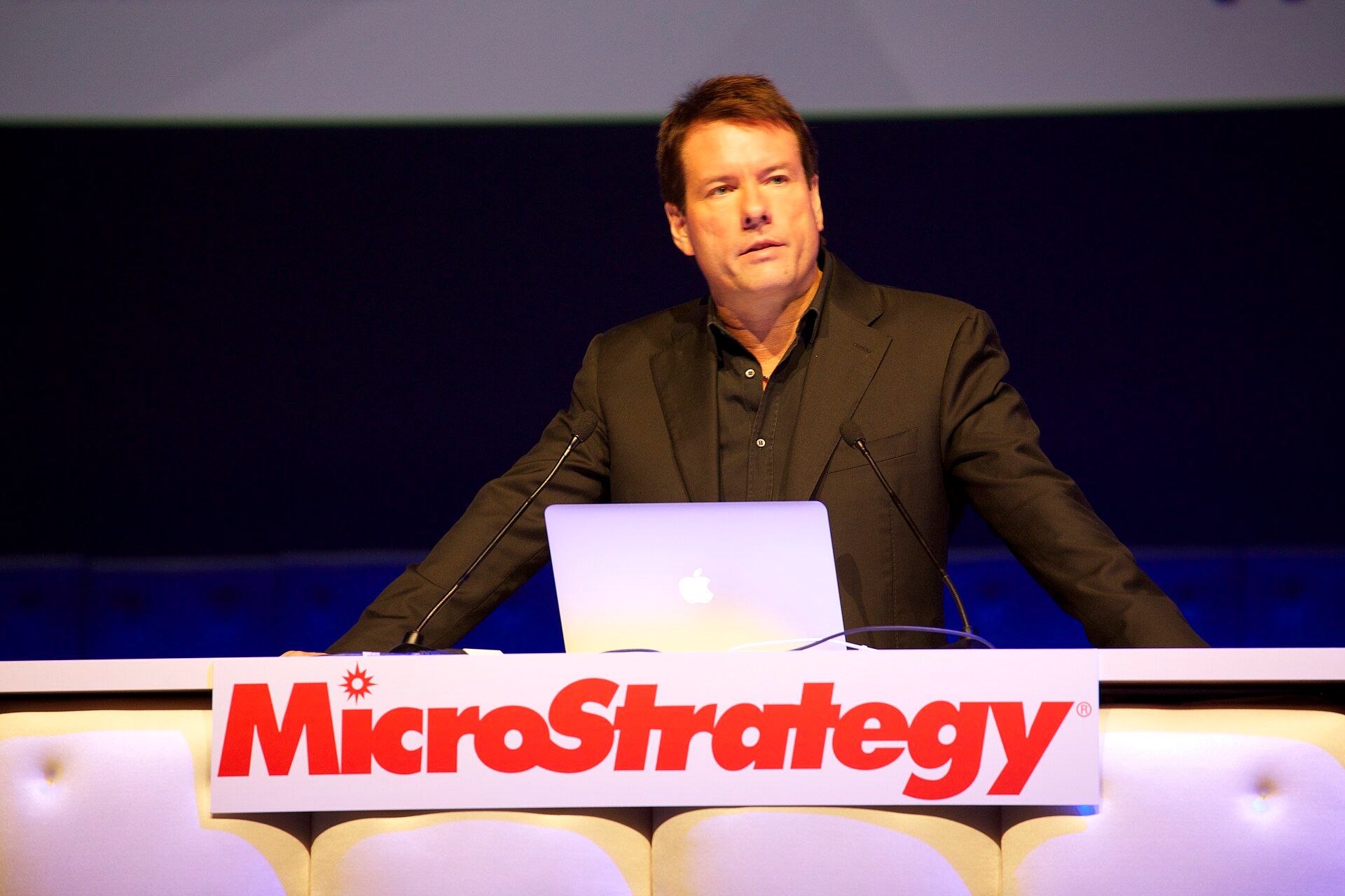 Michael Saylor ขึ้นพูดบนเวทีงานของ MicroStrategy