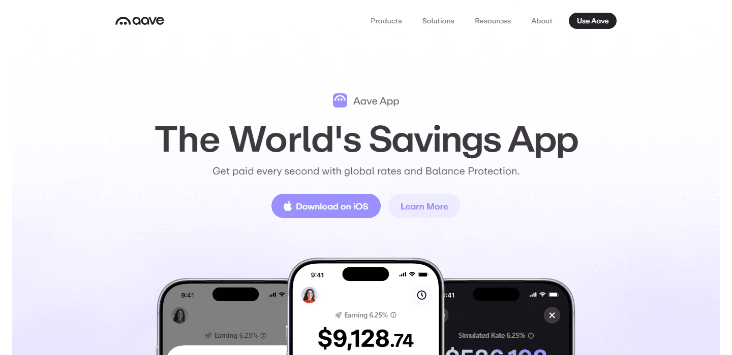 หน้าแรก aave.com ข้อความ The World's Savings App และตัวอย่างหน้าจอแอปที่แสดง Earning 6.25%