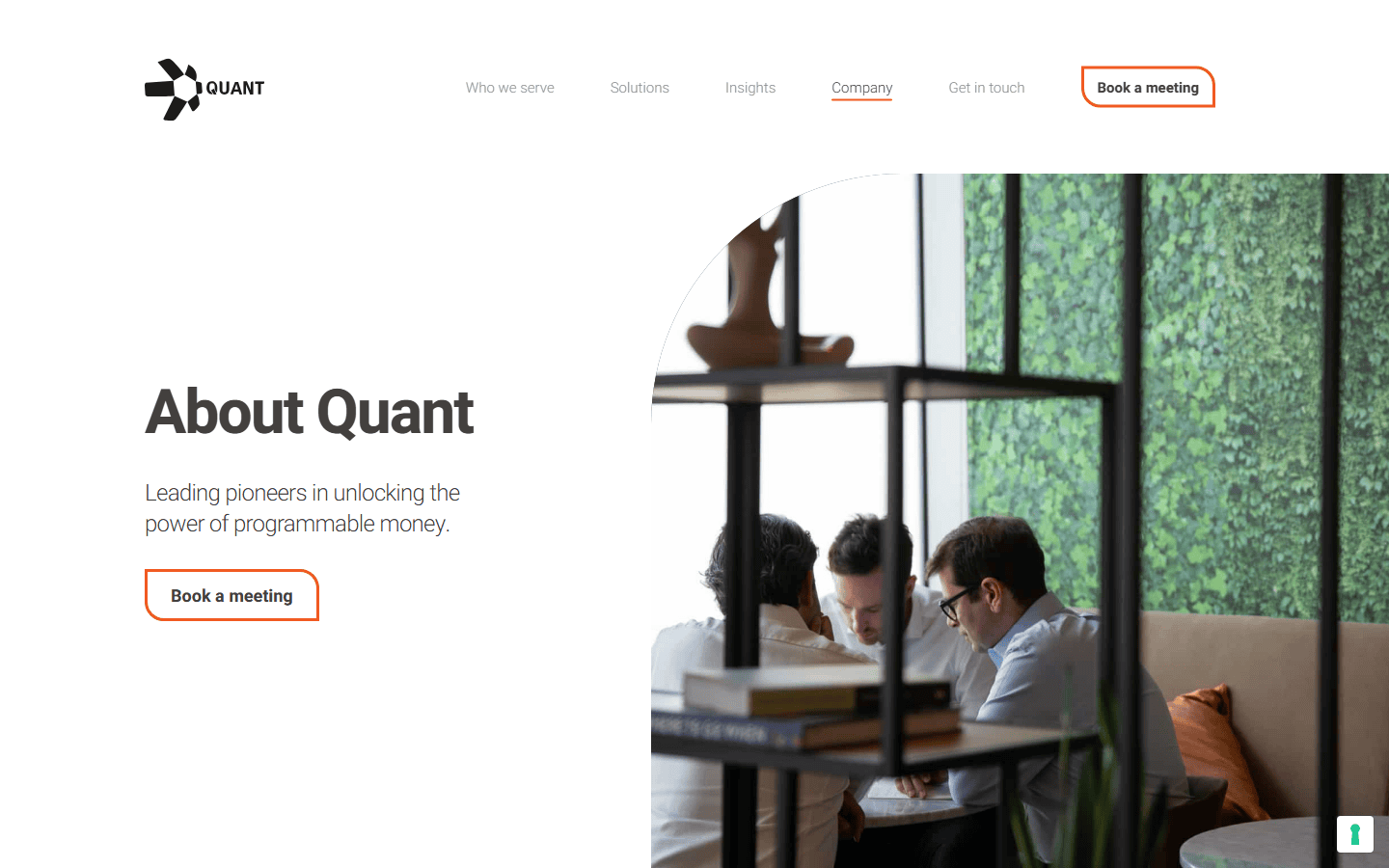 หน้า About Quant บนเว็บ quant.network มีปุ่ม Book a meeting และรูปบุคคลสามคนนั่งประชุมกันในห้อง